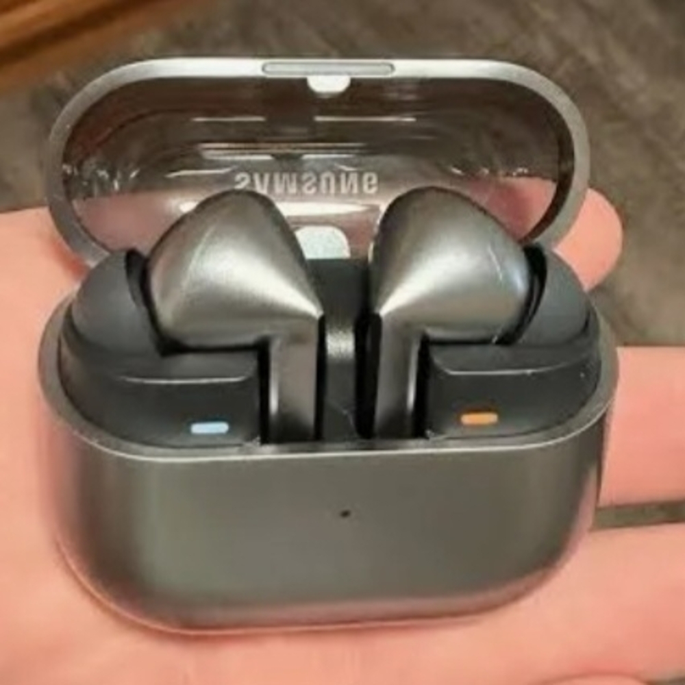 Samsung Earbuds 3 Pro (Brand New)